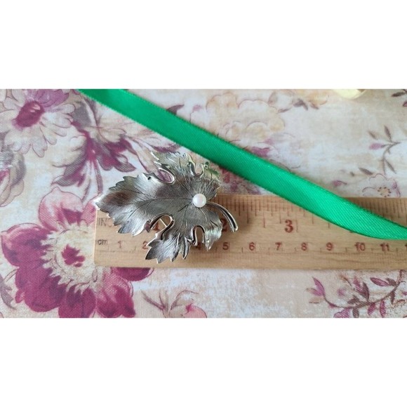 Silver Faux Pearl Maple Leaf Shaped Brooch - Picture 8 of 10